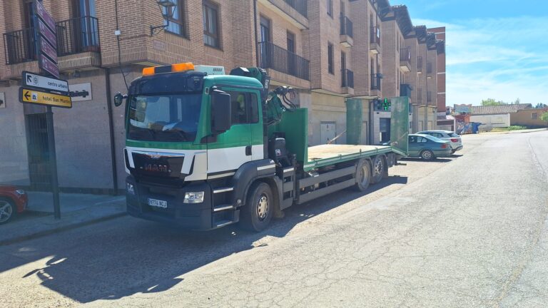 Imagen de grúa, transporte o maquinaria de Grúas y Transportes Lyve