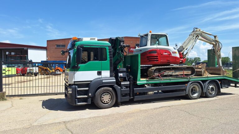 Imagen de grúa, transporte o maquinaria de Grúas y Transportes Lyve