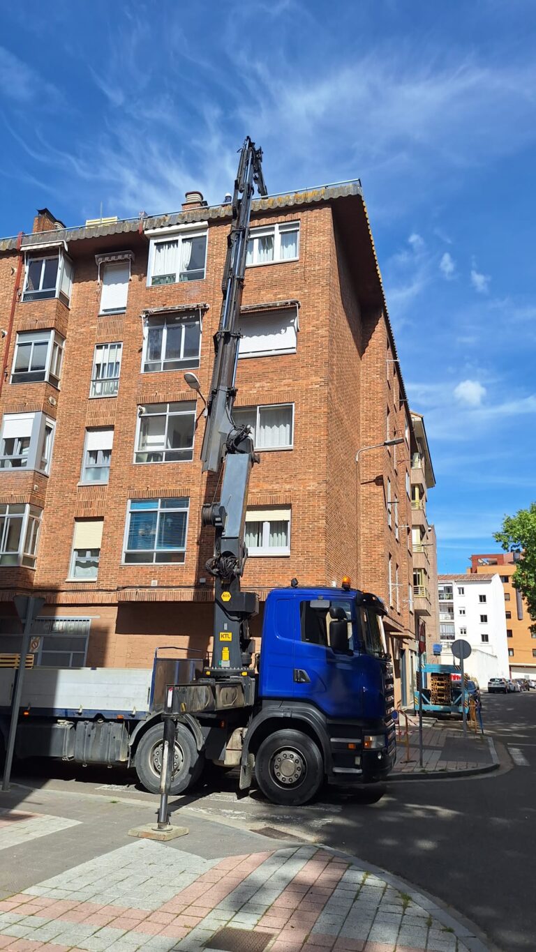 Imagen de grúa, transporte o maquinaria de Grúas y Transportes Lyve