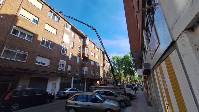 Imagen de grúa, transporte o maquinaria de Grúas y Transportes Lyve