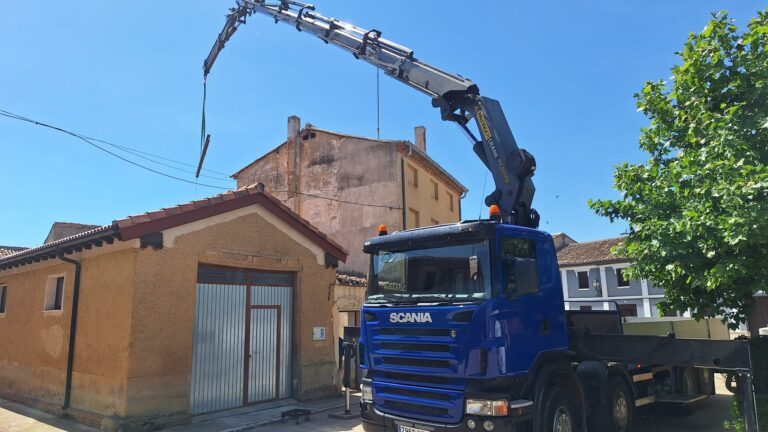 Imagen de grúa, transporte o maquinaria de Grúas y Transportes Lyve