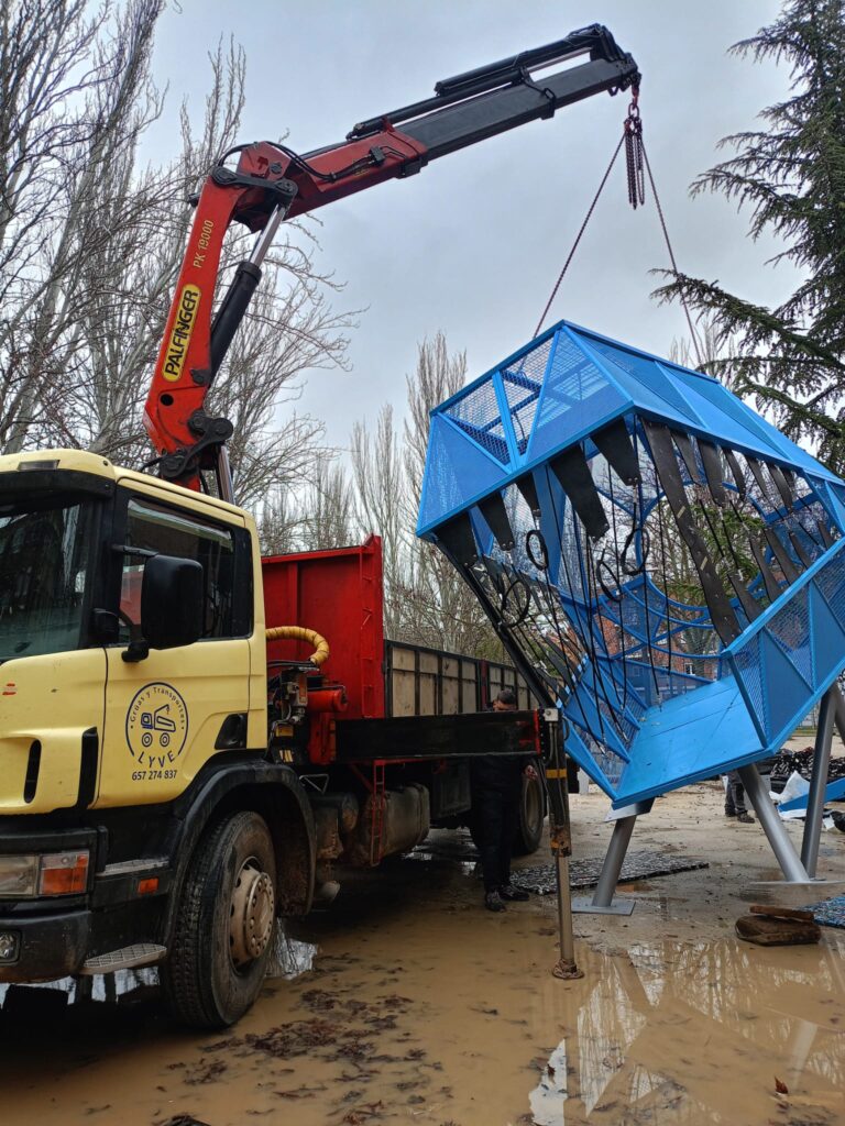 Imagen de grúa, transporte o maquinaria de Grúas y Transportes Lyve