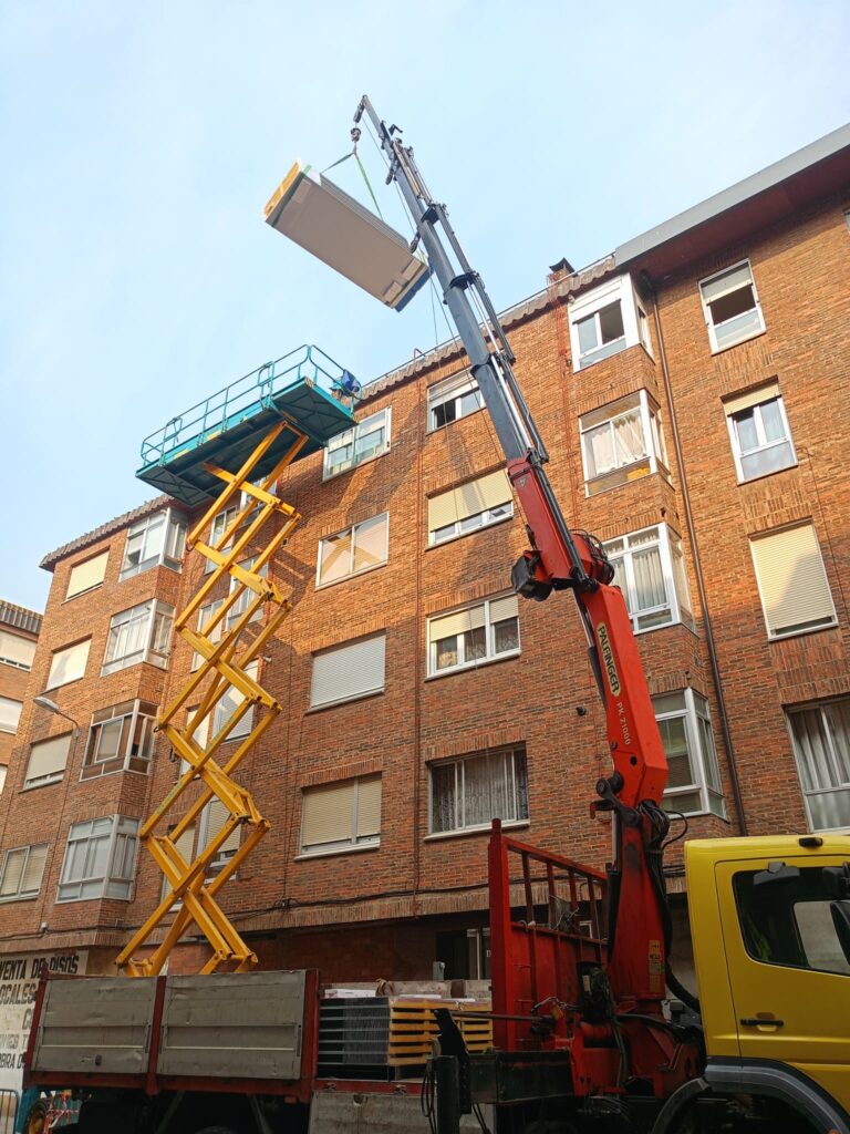Imagen de grúa, transporte o maquinaria de Grúas y Transportes Lyve