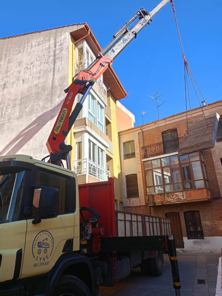 Imagen de grúa, transporte o maquinaria de Grúas y Transportes Lyve