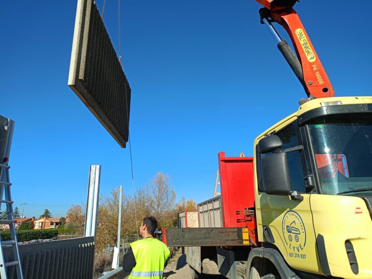 Imagen de grúa, transporte o maquinaria de Grúas y Transportes Lyve