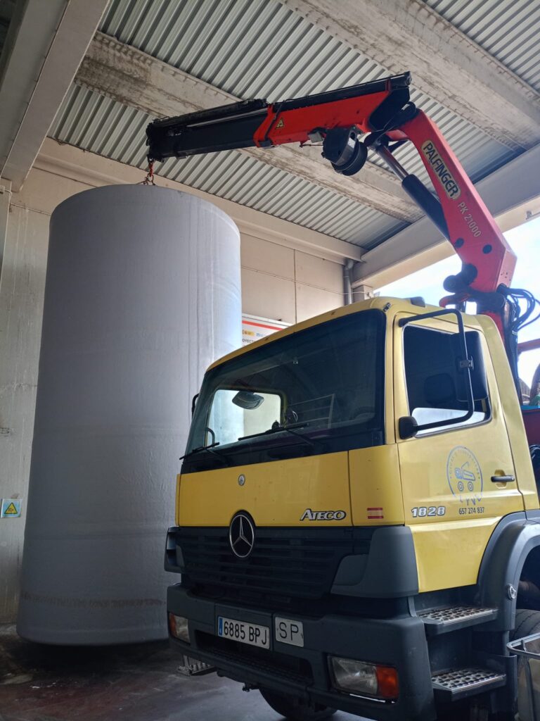 Imagen de grúa, transporte o maquinaria de Grúas y Transportes Lyve
