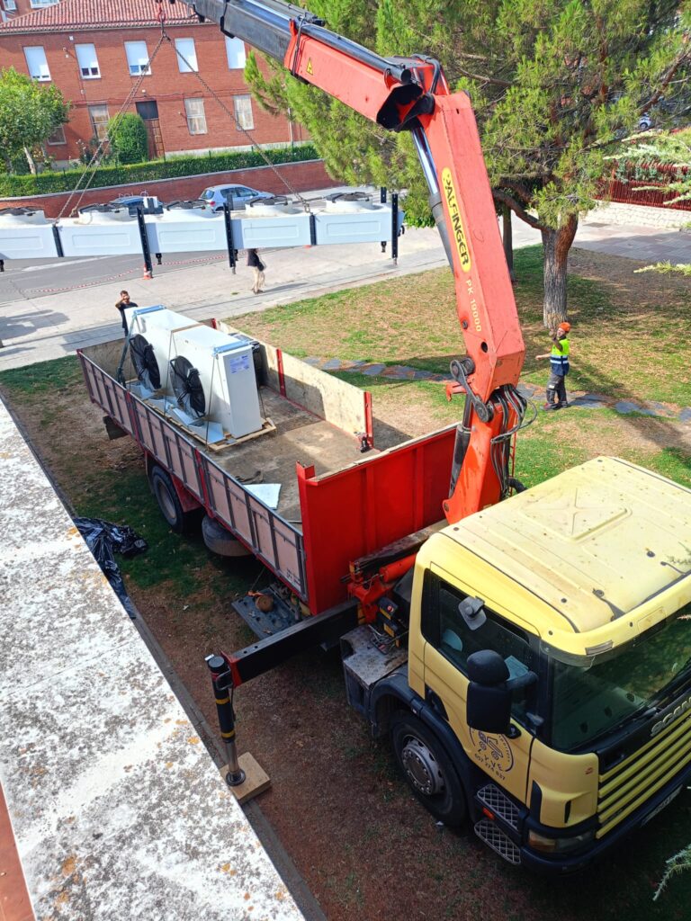 Imagen de grúa, transporte o maquinaria de Grúas y Transportes Lyve