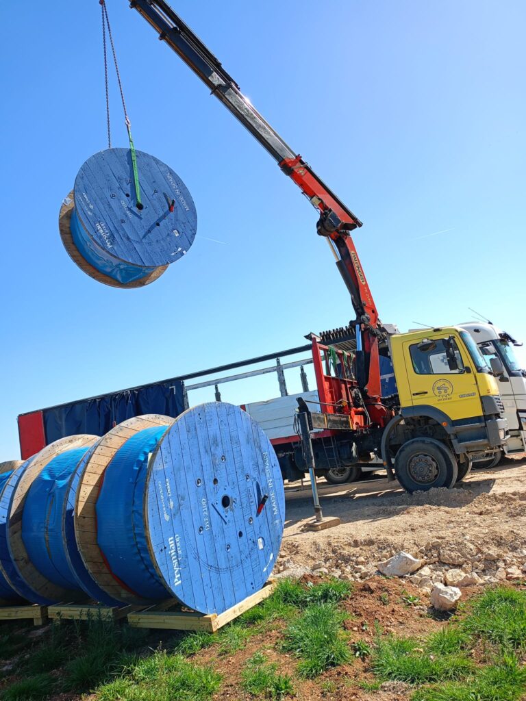 Imagen de grúa, transporte o maquinaria de Grúas y Transportes Lyve