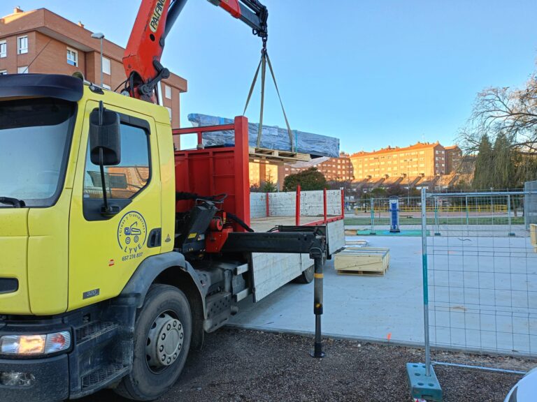 Imagen de grúa, transporte o maquinaria de Grúas y Transportes Lyve